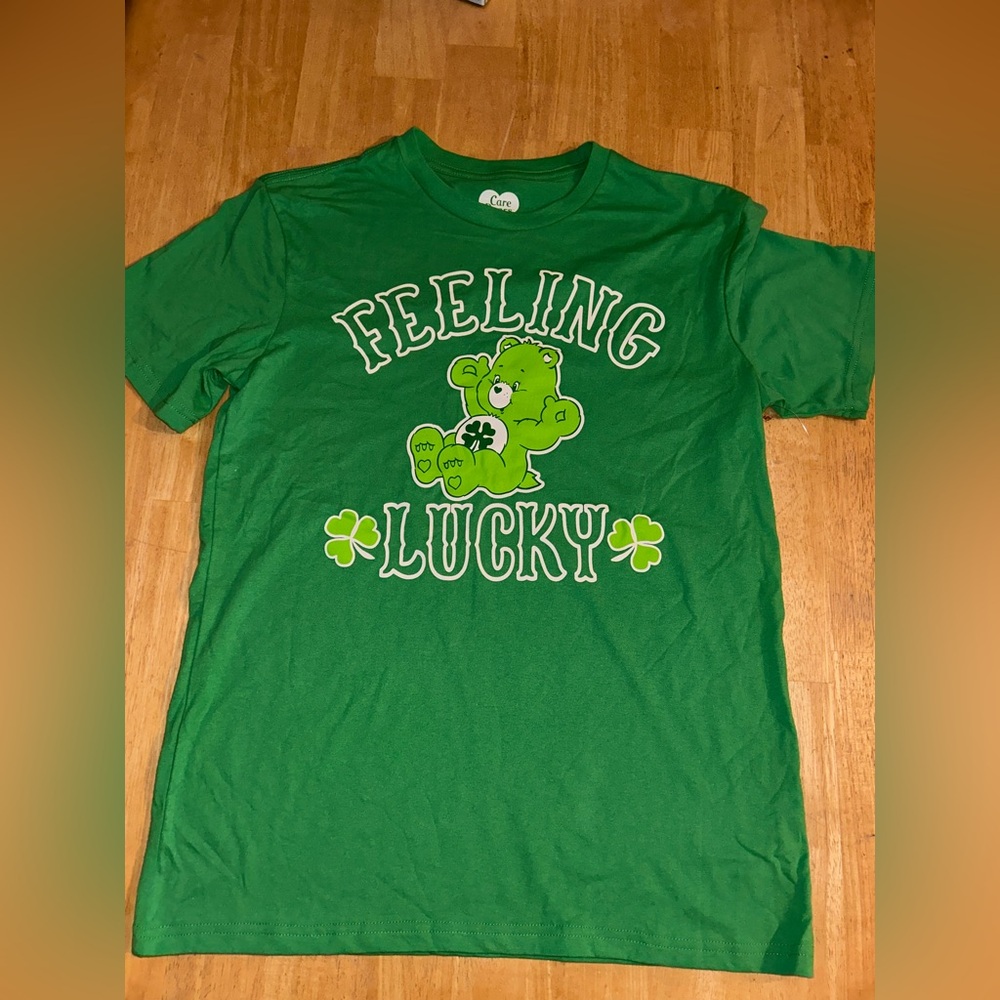 Care Bear feeling lucky tshirt green St Patrick’s Day men’s Small 34/36 clovers